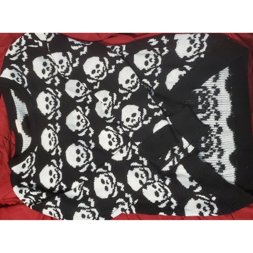 Skull sweater